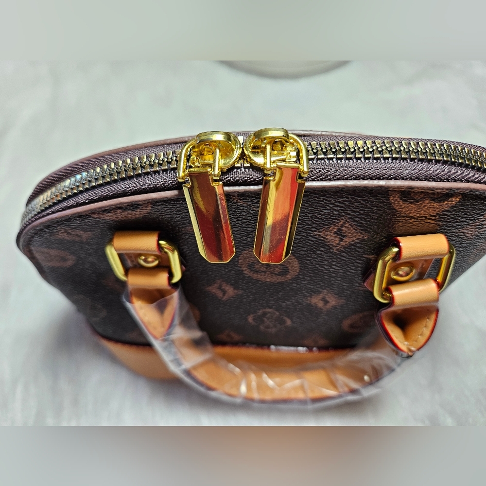 NWOT Majure Designer Black and Tan Women's Handbag With Dog Hangtag And Dustbag - Picture 6 of 11